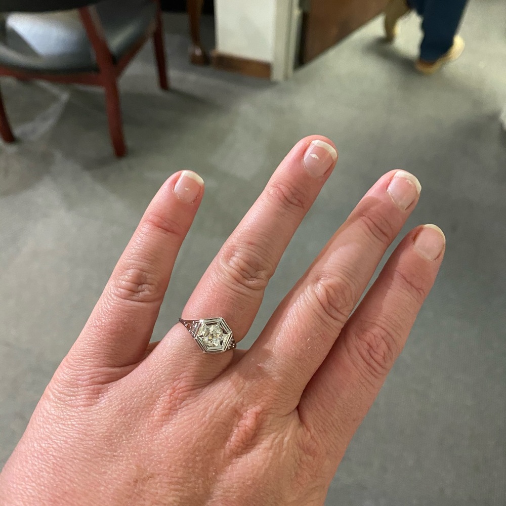 Vintage Art Deco Engagement Diamond Ring - Picture 4 of 8